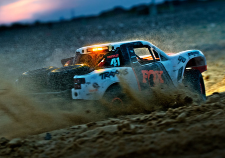 Traxxas Unlimited Desert Racer UDR 4WD ZIELONY LED | 85086-4-RGD1