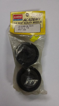 Opony z wkładkami 1:12 2szt. | Academy EX-43