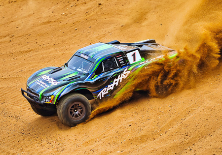 Traxxas Slash 4X4 BL-2S 1:10 4WD Fox Samochód Zdalnie Sterowany Model RC | 68154-4-FOX