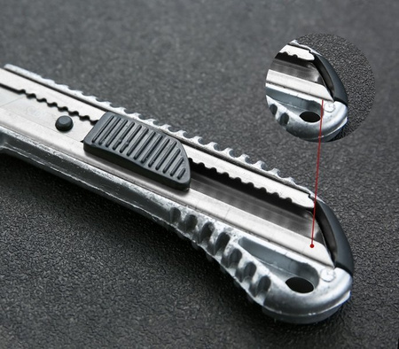 Nóż segmentowy (tapetowy) - metalowy