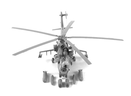 Soviet attack helicopter MIL MI-24 V/VP Hind E 1:72 | Zvezda 7293