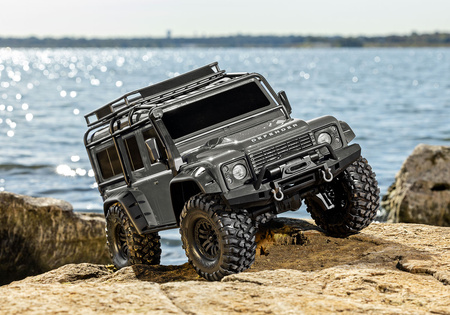 NOWY! TRX-4 Land Rover Defender Bezspinkowy Clipless Body 1/10 (piaskowy) | 82256-4 TRAXXAS