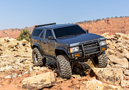 Traxxas TRX-4 Nissan Pathfinder Srebrny Samochód RC Model Zdalnie Sterowany | 110056-4-SLVR