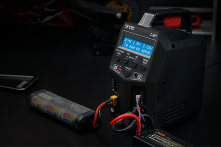 Ładowarka dwuportowa (2x100W) | T200 SKYRC