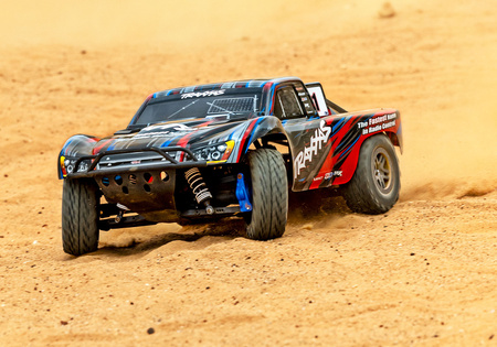 Traxxas Slash 4X4 BL-2S 1:10 4WD Czerwony Samochód Zdalnie Sterowany Model RC | 68154-4-RED