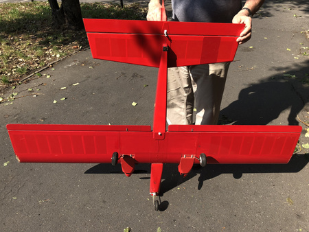 Samolot dwusilnikowy model spalinowy (1520mm)