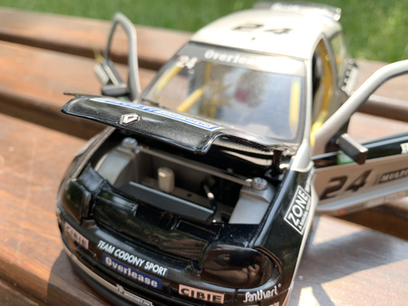 Renault Sport Clio V6 (1:18) | Kolekcjonerski Samochód Metalowy