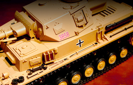 Czołg Zdalnie Sterowany German Panzerkampfwagen DAK Pz Kpfw IV Ausf. F-1 1:16 RTR 2,4Ghz Model RC | 3858-1B HENG LONG