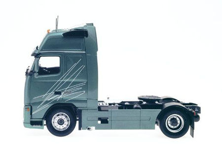 Volvo FH 16 Globetrotter XL | Italeri 3821