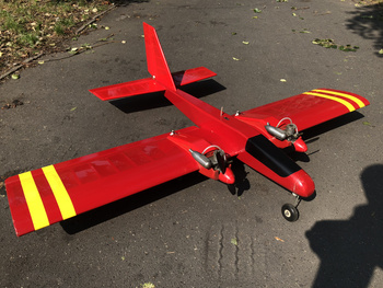 Samolot dwusilnikowy model spalinowy (1520mm)