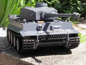 German Tiger I czołg 1:16 SZARY STAL V7.0 | 3818-1US-2,4 HENG LONG