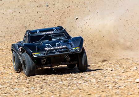 Traxxas Slash 4X4 Brushless Bezszczotkowy 1:10 2,4GHz Czerwony Samochód Zdalnie Sterowany Model RC | 68454-4