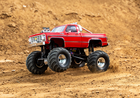 TRX-4MT 1979 Chevrolet K-10 1:18 (czerwony) | 98064-1-RED TRAXXAS