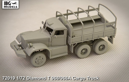 Diamond T 968 Cargo Truck 1:72 | 72019 IBG