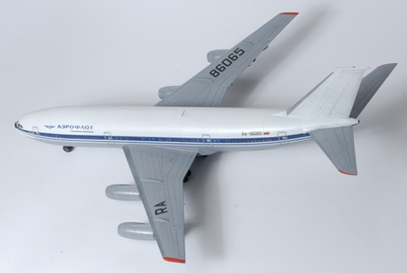 Ilyushin IL-86 1:144 | Zvezda 7001