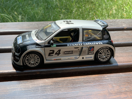 Renault Sport Clio V6 (1:18) | Kolekcjonerski Samochód Metalowy