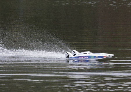 Motorówka/katamaran RACE CAT (KIT; bez elektroniki) - GRAUPNER