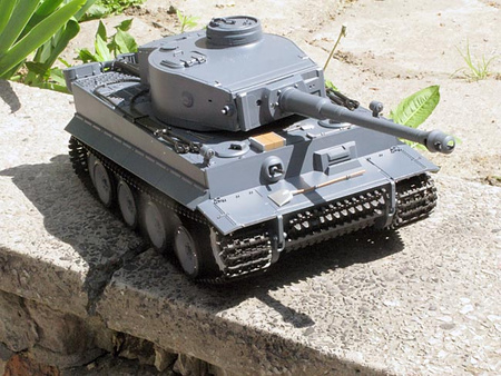 German Tiger I czołg 1:16 SZARY STAL V7.0 | 3818-1US-2,4 HENG LONG