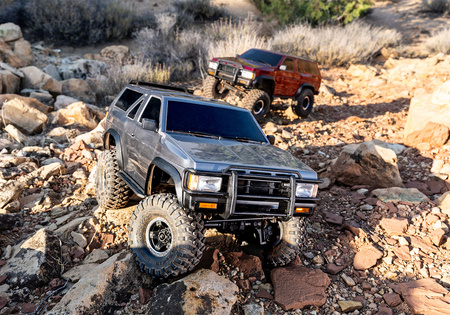 Traxxas TRX-4 Nissan Pathfinder Srebrny Samochód RC Model Zdalnie Sterowany | 110056-4-SLVR