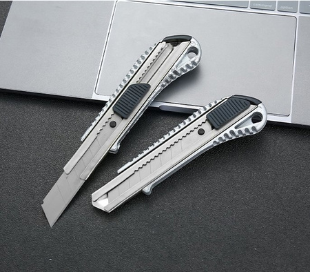 Nóż segmentowy (tapetowy) - metalowy