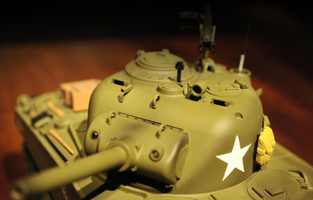 Czołg Zdalnie Sterowany U.S. Medium Tank M4A3 Sherman 1:16 RTR 2,4Ghz Model RC | 3898-1B HENG LONG