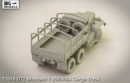Diamond T 968 Cargo Truck 1:72 | 72019 IBG