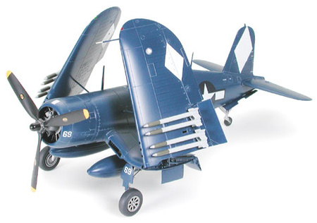 Vought F4U-1D Corsair w/ Moto-Tug 1:48 | Tamiya 61085