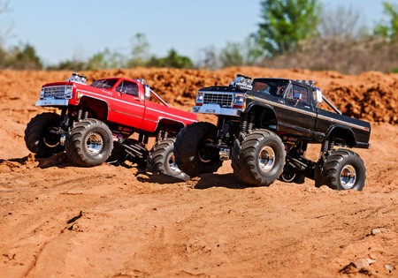 TRX-4MT 1979 Chevrolet K-10 1:18 (czerwony) | 98064-1-RED TRAXXAS