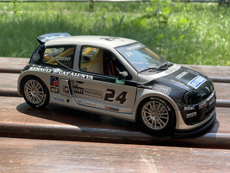 Renault Sport Clio V6 (1:18) | Kolekcjonerski Samochód Metalowy
