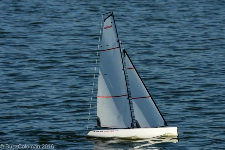 Dragon Force 65 V8 2,4GHz RTR Żaglówka Zdalnie Sterowana Model RC Wysokość 1338mm Długość 650mm | 4ST308815V8 JOYSWAY
