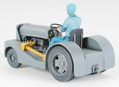 Vought F4U-1D Corsair w/ Moto-Tug 1:48 | Tamiya 61085