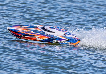 Spartan SR Motorówka Łódź Zdalnie Sterowana Czerwona | 103076-4 TRAXXAS