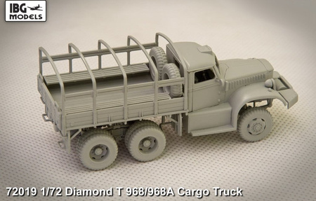 Diamond T 968 Cargo Truck 1:72 | 72019 IBG