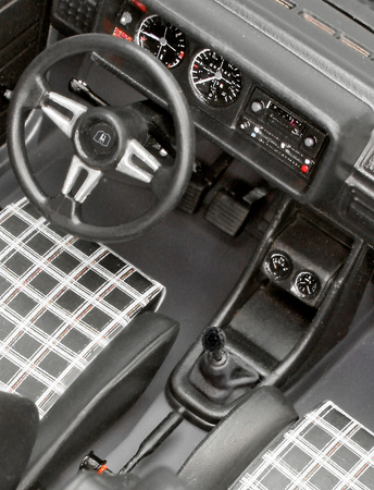 Volkswagen Golf 1 GTI (model set) 1:24 | 67072 REVELL