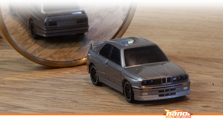 BMW M3 Ravaglia 1989 RTR-X Nano TTR Table Top Racer 1:64 Samochód Zdalnie Sterowany Model RC Srebrny | 160991 HPI RACING