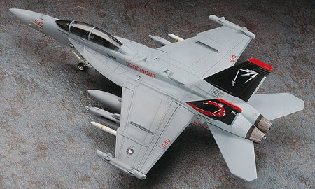 EA-18G Growler (U.S. Navy Carrier-Borne ECM Aircraft) 1:72 | E38-01568 HASEGAWA